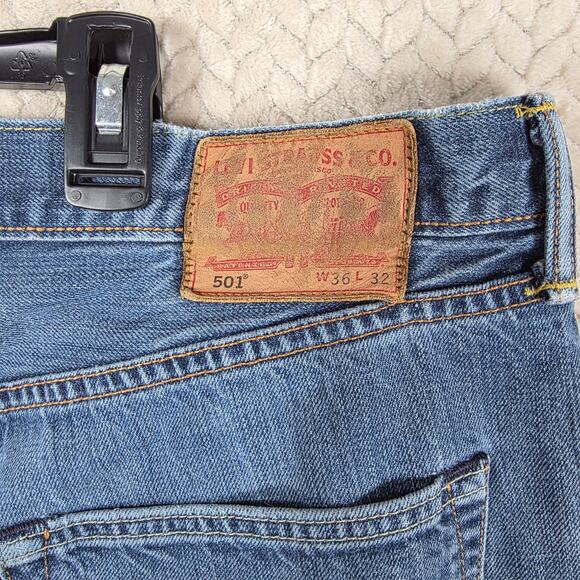 Levi’s 501 Jeans Mens 36x32 Blue Button Fly Straight Leg Denim Casual Minimalist - Picture 5 of 13